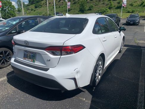 Used 2024 Toyota Corolla LE FWD image 2