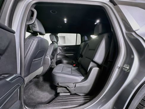 Used 2025 Chevrolet Traverse LT FWD image 28