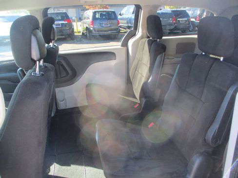 Used 2012 Dodge Grand Caravan SE image 11