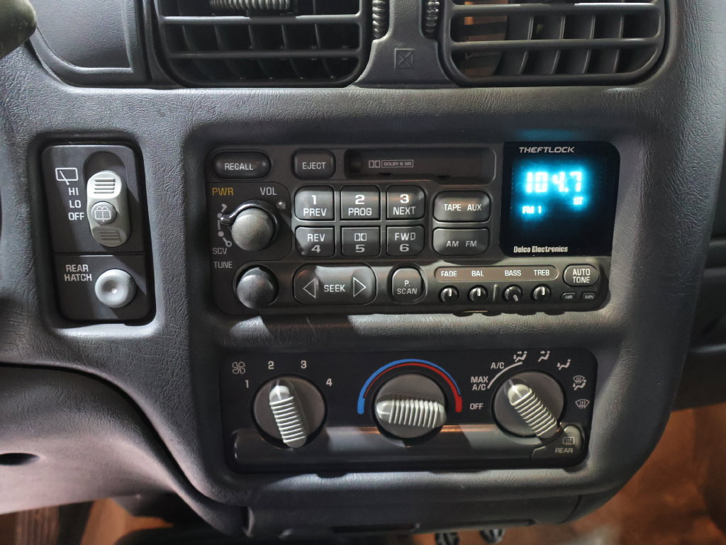 Used 1998 Chevrolet Blazer LS w/ Preferred Equipment Group RWD image 6
