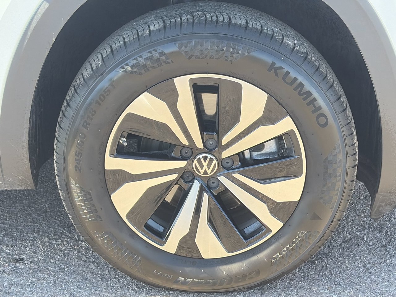 Used 2024 Volkswagen Atlas Cross Sport SE FWD image 9