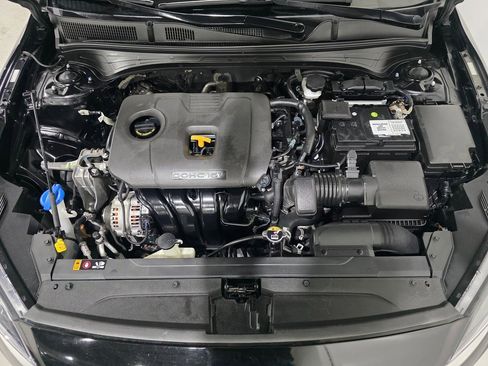 Used 2022 Kia Forte LXS w/ LXS Technology Package image 9