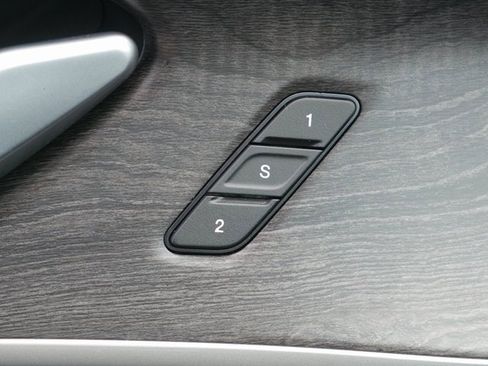 Used 2024 Jeep Grand Cherokee L Limited w/ Black Appearance Package image 26