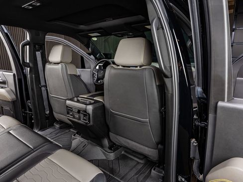 Used 2024 Chevrolet Silverado 2500 ZR2 w/ Technology Package image 32