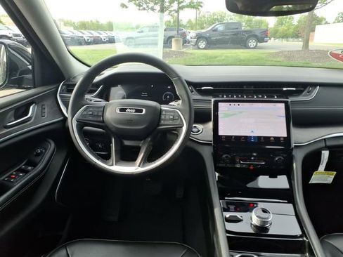 Certified 2023 Jeep Grand Cherokee Limited AWD/4WD image 10