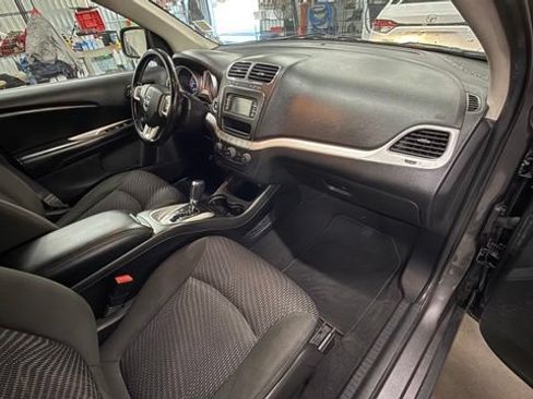 Used 2020 Dodge Journey SE w/ SE Popular Equipment Group FWD image 19