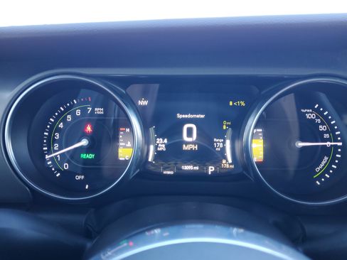 Used 2023 Jeep Wrangler Unlimited Rubicon 4xe image 10