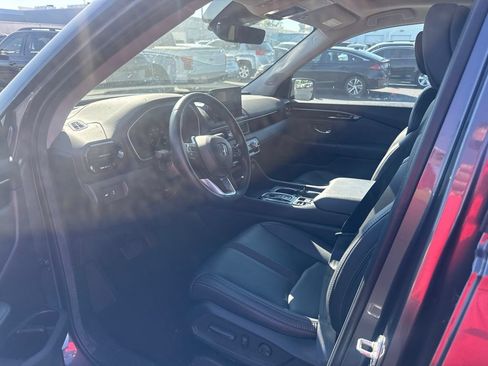 Used 2025 Honda Pilot Touring image 10