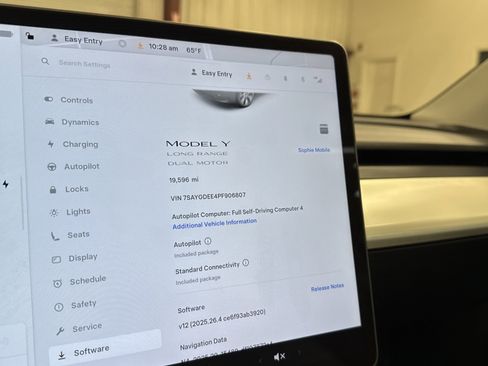 Used 2023 Tesla Model Y Long Range image 9