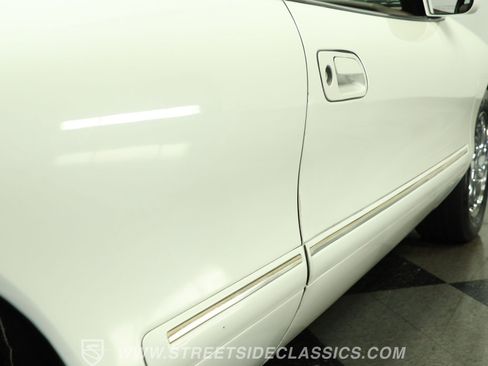 Used 1993 Lincoln Mark VIII RWD image 27