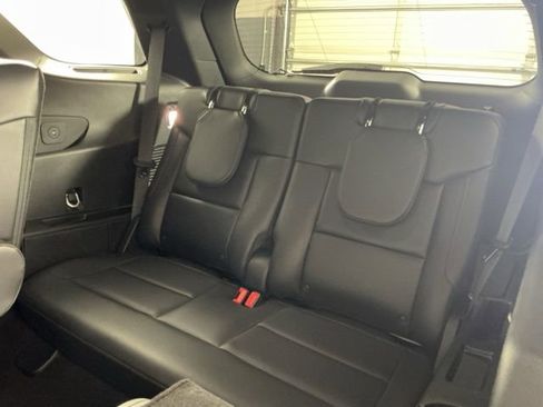 Used 2025 Ford Explorer ST AWD/4WD image 31