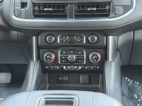 Used 2024 Chevrolet Tahoe Premier AWD/4WD image 19