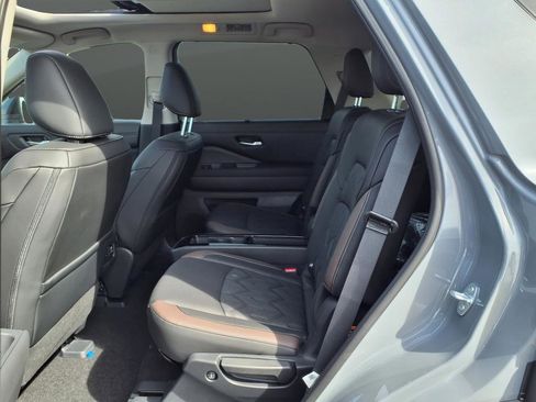 New 2026 Nissan Pathfinder Platinum AWD/4WD image 15