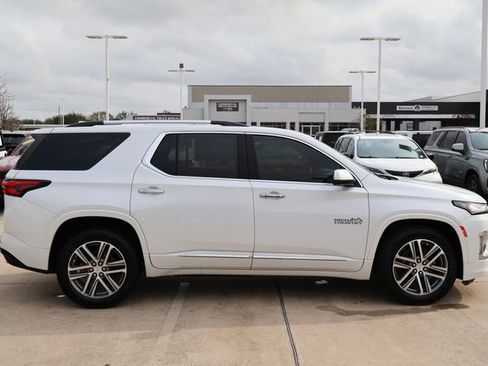 Used 2023 Chevrolet Traverse High Country image 8