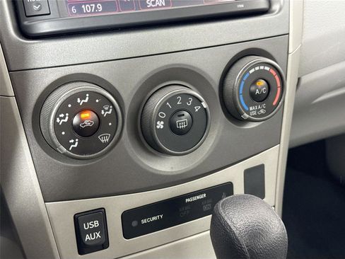 Used 2013 Toyota Corolla LE FWD image 21