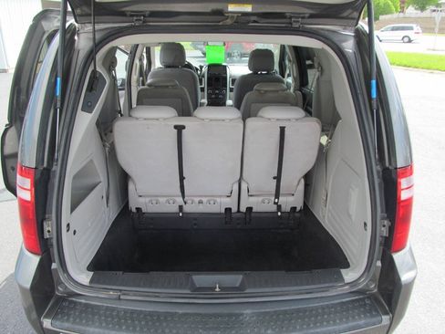 Used 2010 Dodge Grand Caravan SXT FWD image 18