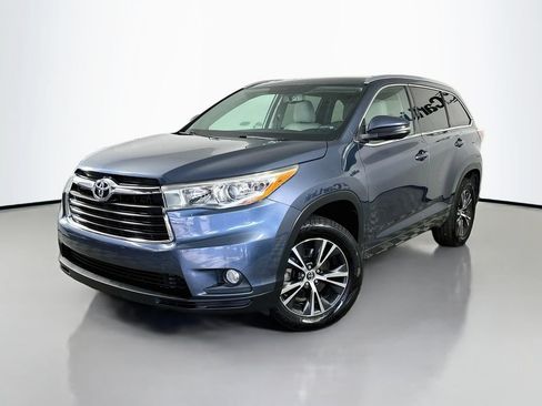 Used 2016 Toyota Highlander XLE FWD image 3