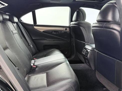 Used 2014 Lexus LS 460 w/ F Sport Package RWD image 19
