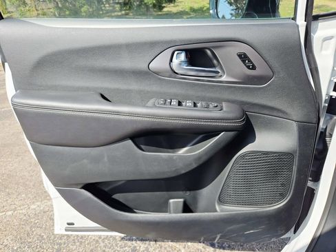 New 2026 Chrysler Pacifica Select image 29