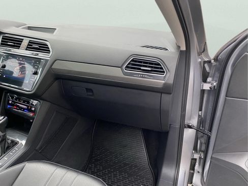 Used 2024 Volkswagen Tiguan SE AWD/4WD image 37