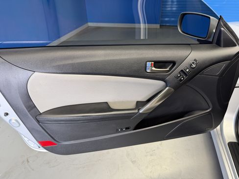 Used 2013 Hyundai Genesis 2.0T RWD image 9