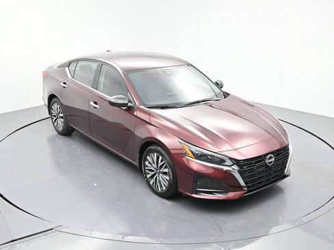 Used 2024 Nissan Altima 2.5 SV FWD image 17
