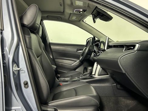 Used 2023 Toyota Corolla Cross XLE w/ Convenience Package AWD/4WD image 9