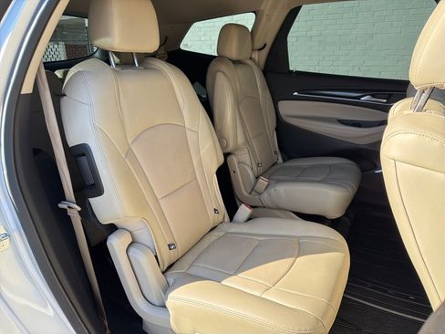 Used 2020 Buick Enclave Essence w/ Sport Touring Edition image 9