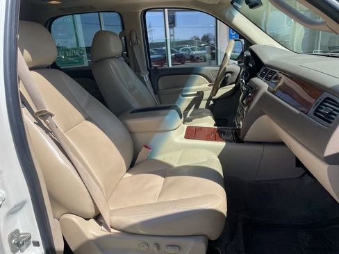 Used 2011 Chevrolet Tahoe LTZ image 17