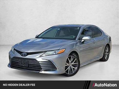 Used 2024 Toyota Camry XLE FWD image 1