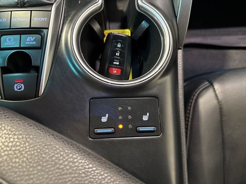 Used 2018 Toyota Camry XLE image 23