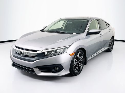 Used 2018 Honda Civic EX-T image 3