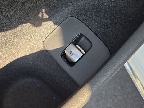 New 2026 Mercedes-Benz E 350 4MATIC Sedan image 22