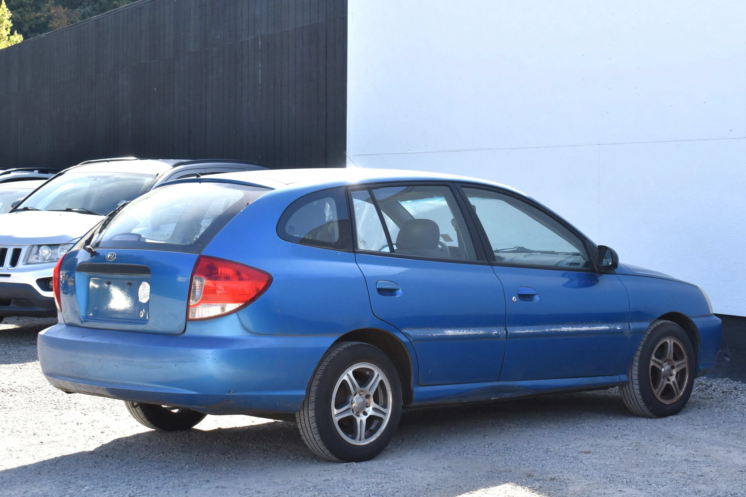 Used 2003 Kia Rio Cinco FWD image 7