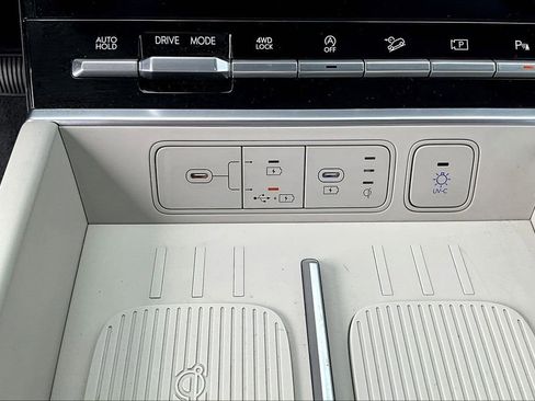 Used 2024 Hyundai Santa Fe Limited image 16