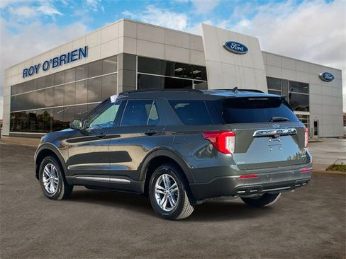 Certified 2023 Ford Explorer XLT image 3