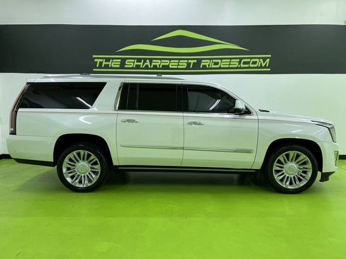 Used 2017 Cadillac Escalade ESV Platinum AWD/4WD image 11