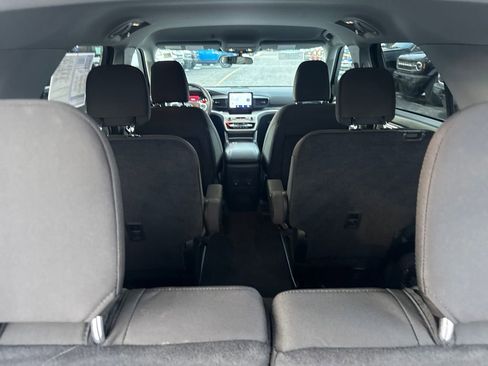 Used 2023 Ford Explorer XLT image 11
