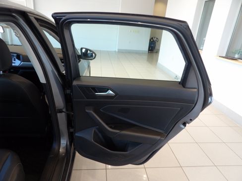 Used 2019 Volkswagen Jetta SE w/ Cold Weather Package FWD image 17