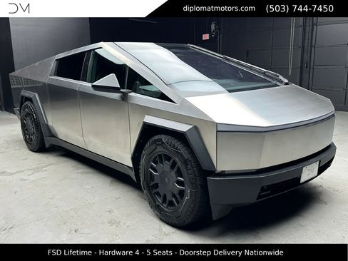 Used 2024 Tesla Cybertruck AWD Crew Cab image 8