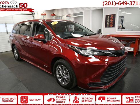 Used 2021 Toyota Sienna LE FWD image 1