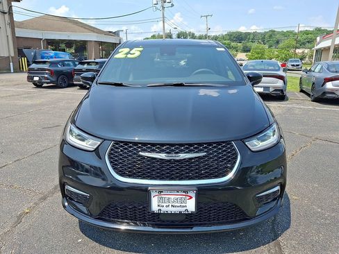 Used 2025 Chrysler Pacifica Select FWD image 21