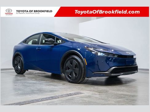 Used 2025 Toyota Prius LE image 1