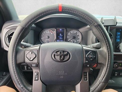Used 2019 Toyota Tacoma TRD Sport w/ Technology Package image 18