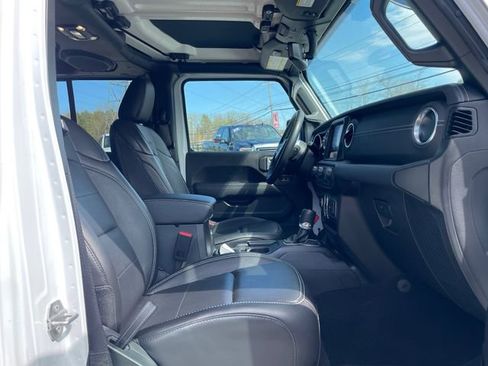 Used 2023 Jeep Wrangler Unlimited Sahara w/ Cold Weather Group AWD/4WD image 17
