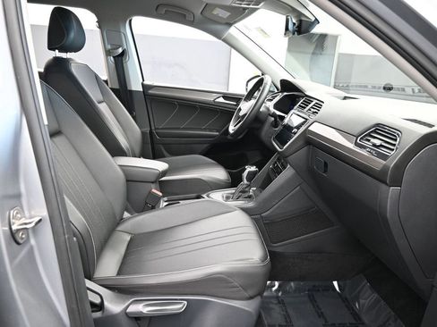 Used 2023 Volkswagen Tiguan SE image 43