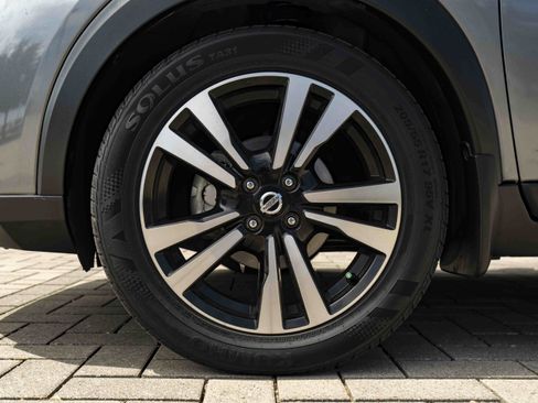 Used 2018 Nissan Kicks SV FWD image 13