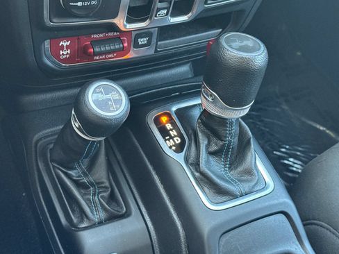 Used 2023 Jeep Wrangler Unlimited Rubicon 4xe w/ Cold Weather Group AWD/4WD image 25