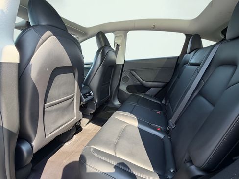 Used 2024 Tesla Model Y Long Range AWD/4WD image 19