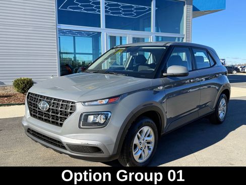 Used 2021 Hyundai Venue SE image 2